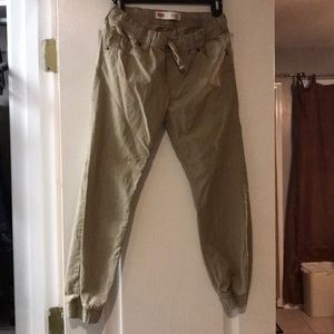 NWOT Levi joggers Khaki- size medium
